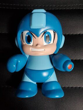Kidrobot megaman capcom video game vinyl art toy figure rare no box 7 inch.